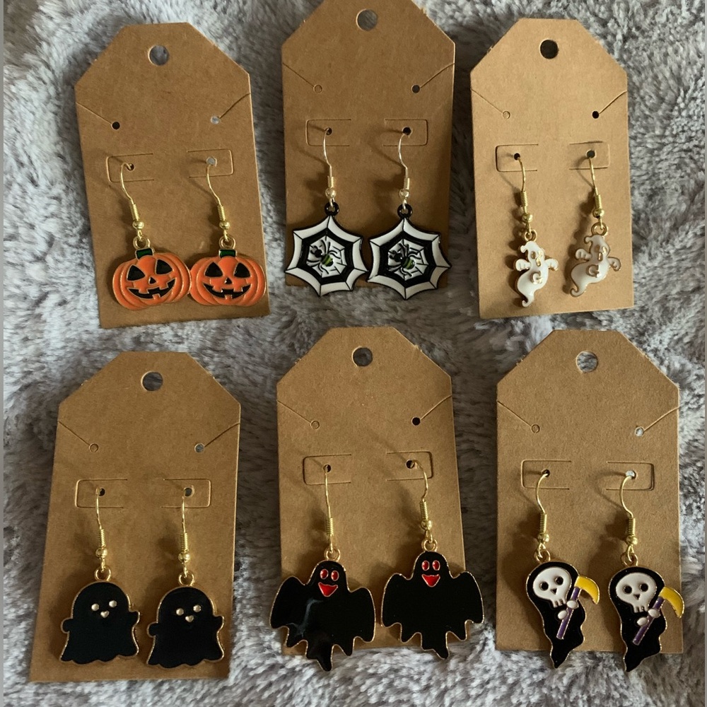 Set of 6 Halloween earrings! 🧡